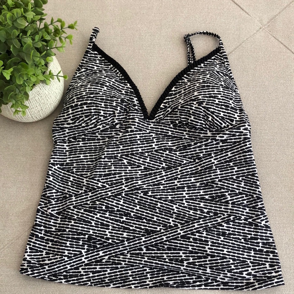 Women’s Kenneth Cole Reaction Tankini top L